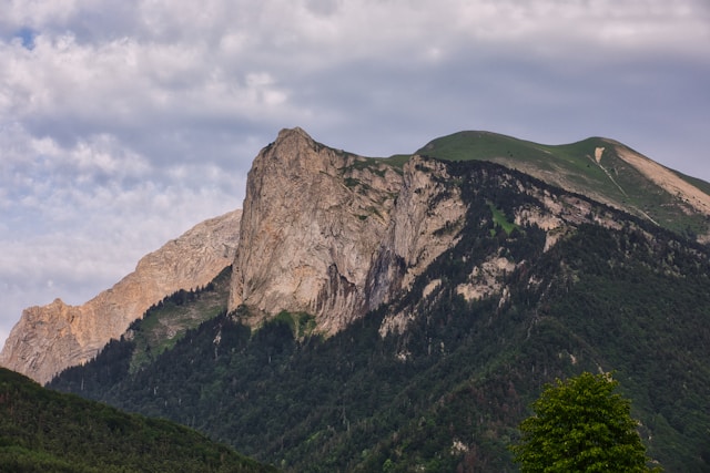 Quelles sont les meilleures randonnées accessibles pour les débutants en Auvergne-Rhône-Alpes ?