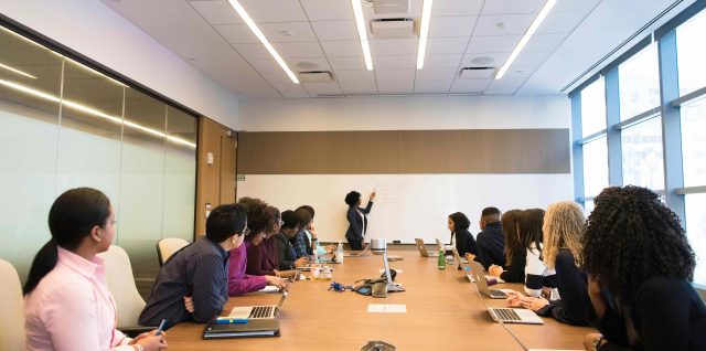 Pourquoi l'achat d'une base d'e-mails d'entreprises est-il crucial ?